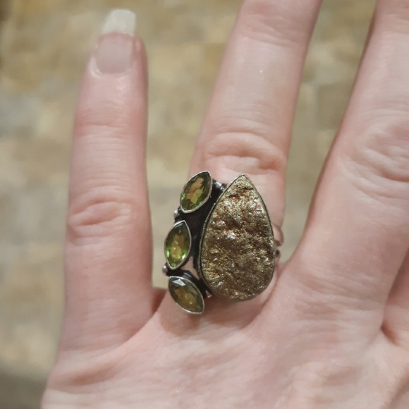 New Titanium Druzy and Peridot 925 Silver Ring. - Picture 5 of 7